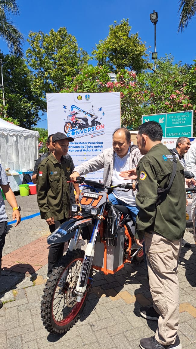 PPSDM KEBTKE Ikuti Roadshow Program Konversi Motor Listrik Di Surabaya